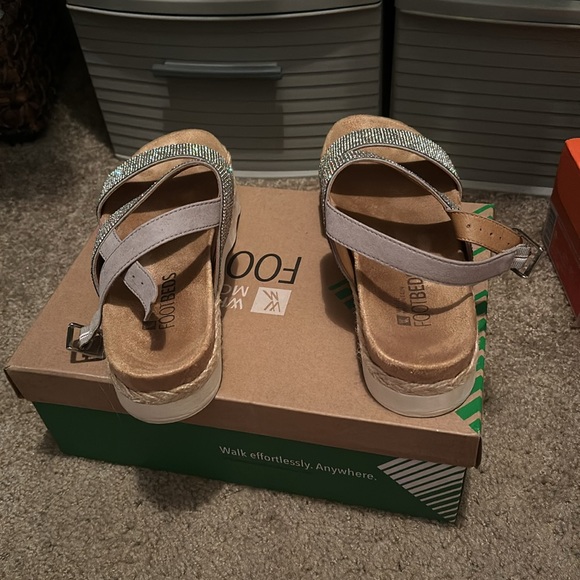 EUC White Mountain comfort Sandals - Picture 4 of 5